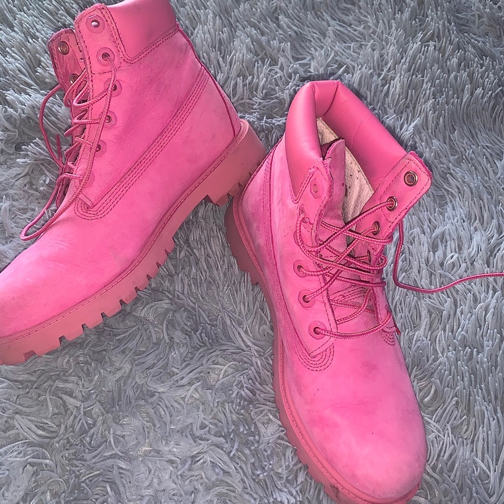 PINK TIMBS